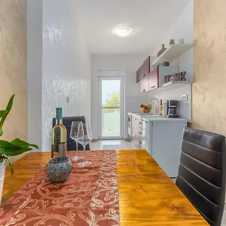 Stephany Apartment