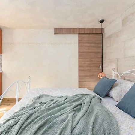 Stephany Apartment
